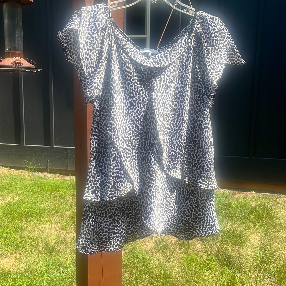 Violet and Claire animal print flutter sleeve top size M